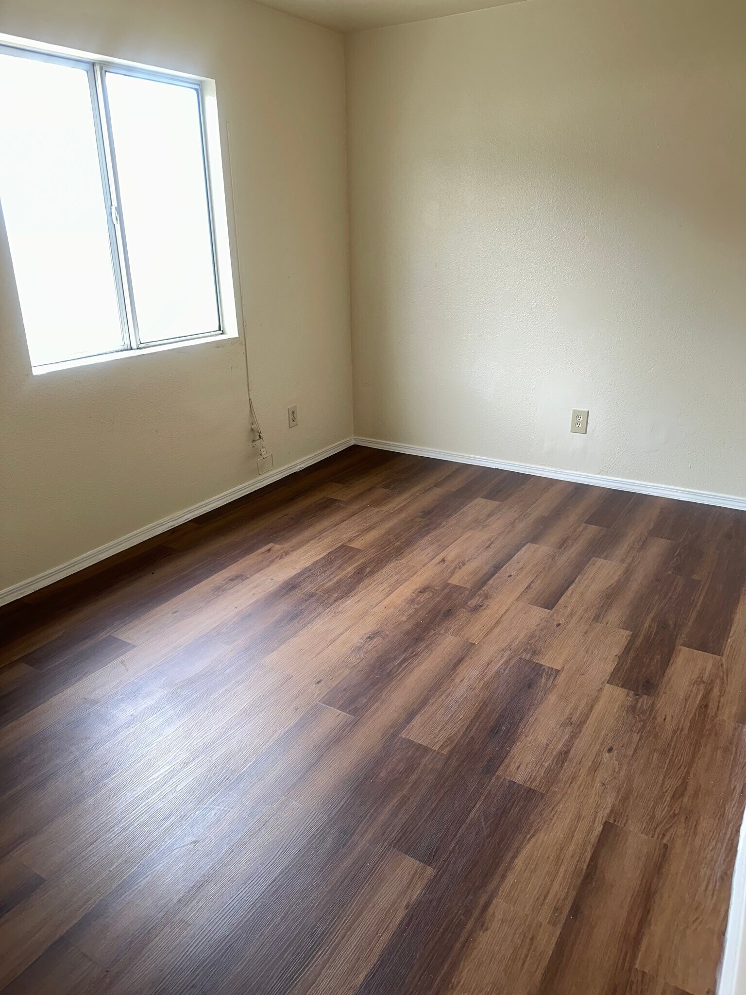 Building Photo - 427 E 98th St