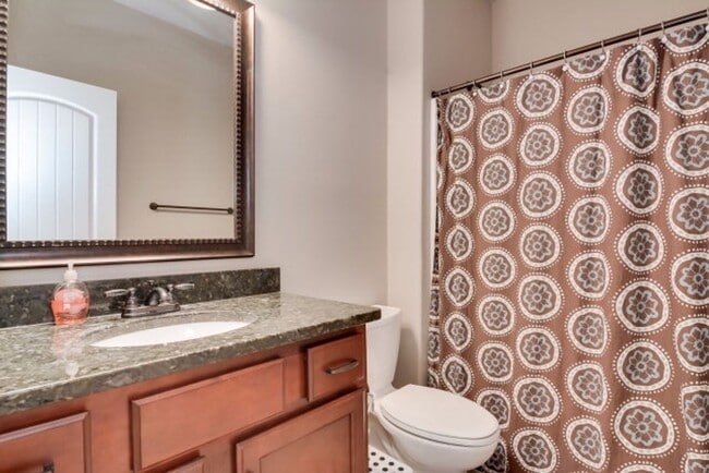 Building Photo - 260 Wentworth Pl