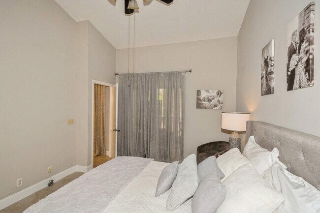 Building Photo - 4485 Carambola Cir S