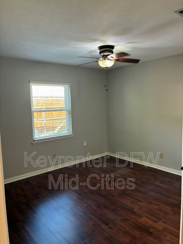 Building Photo - 3801 Hackberry Ln