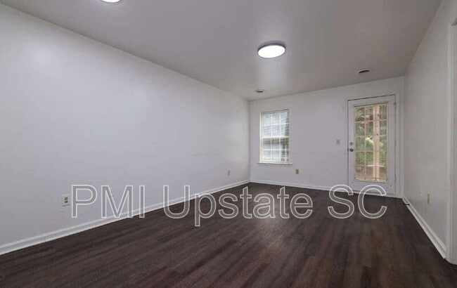 Building Photo - 111 Charlestowne Way