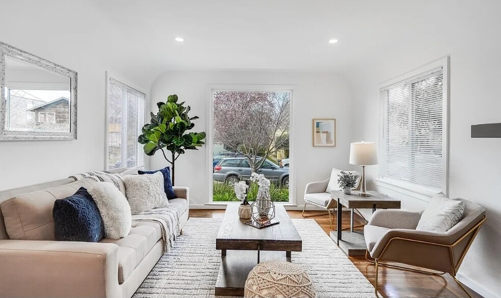 Building Photo - 2161 N Valley St