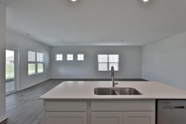 Building Photo - 738 Maria Dr