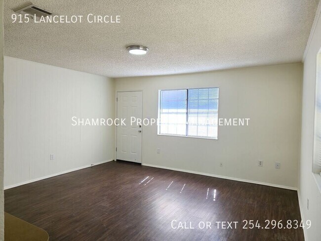 Building Photo - Midway ISD flat unit in great location.