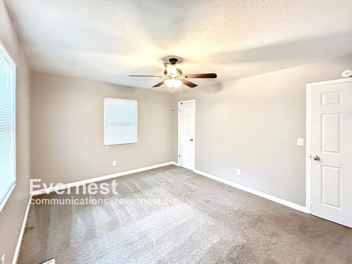 Building Photo - 8937 Tweeddale Dr