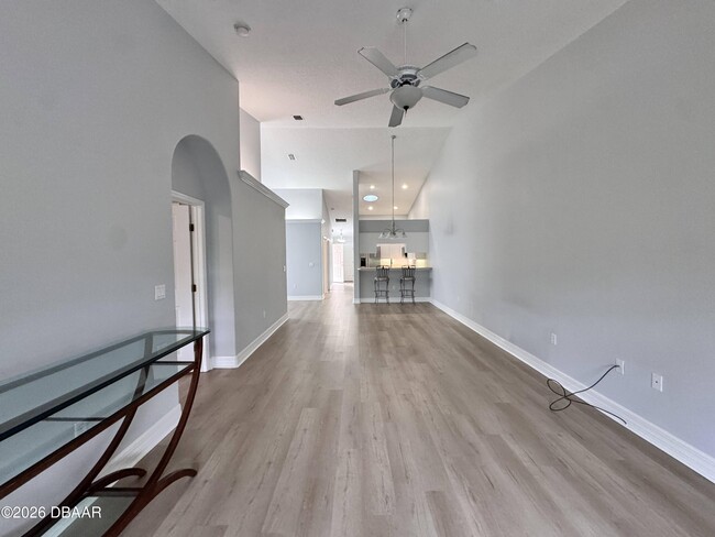 Building Photo - 1419 Coconut Palm Cir