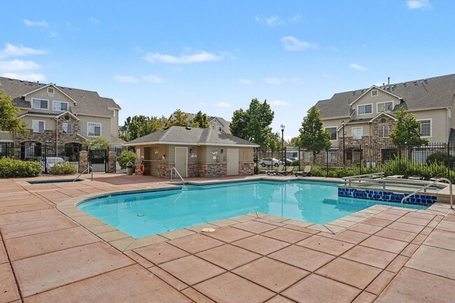 Building Photo - 1549 S Florence Way