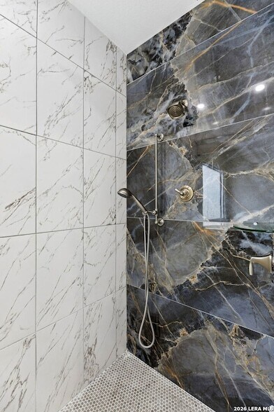 Building Photo - 303 Pendleton Ave