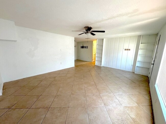 Building Photo - Spacious 2-Bed/2-Bath + Bonus Room Home fo...