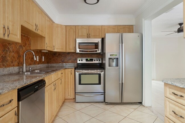 Building Photo - 3/2 Ranch with great outdoor space