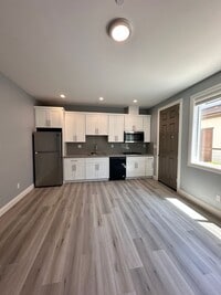 Building Photo - Attached separate first floor 1-bedroom, 1-bathroom suite
