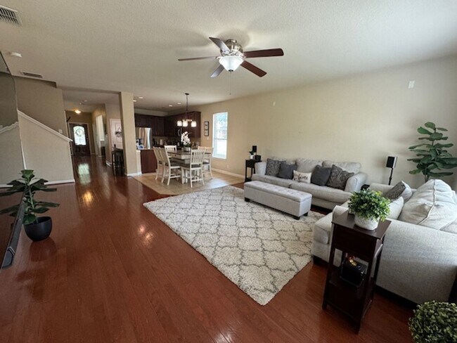 Building Photo - Texas Size Home!! Featuring over 2700 sq ft
