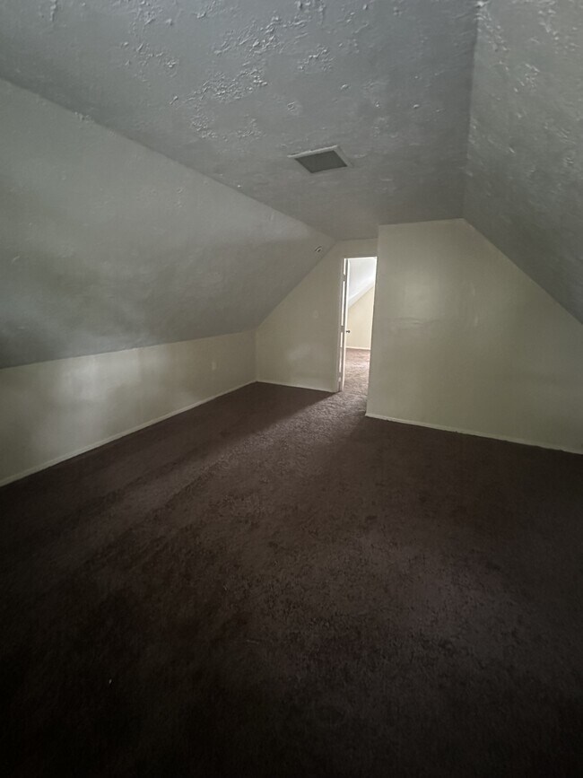 Building Photo - 1381 E 188th St