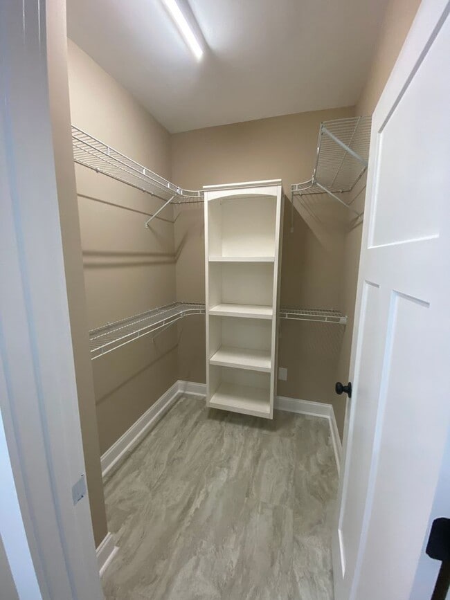 Building Photo - Beautiful 3 Bed 3.5 Bath House