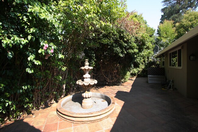 Building Photo - 1137 Forest Ave