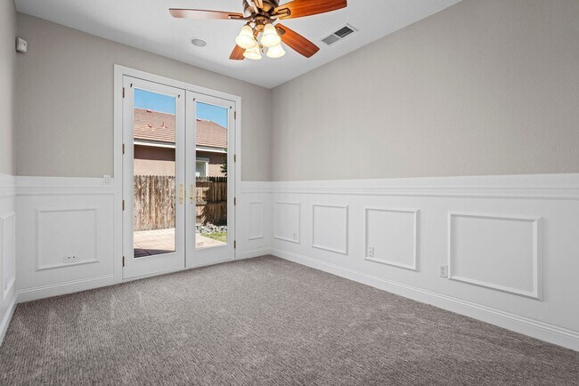 Building Photo - Stunning Like New South Reno 4 Bedroom