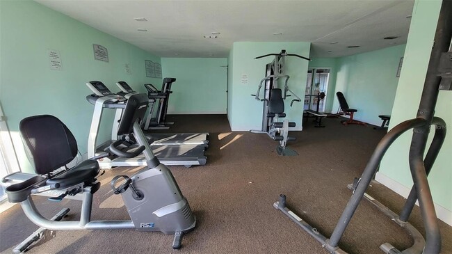 Building Photo - 826 Sky Lake Cir