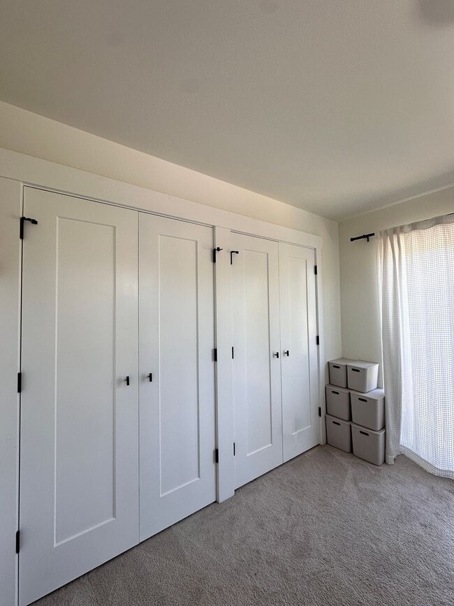 Building Photo - Modern Ballard Townhouse | 3 Beds, 2.5 Bat...