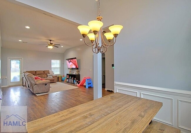 Building Photo - 452 Huntington Dr