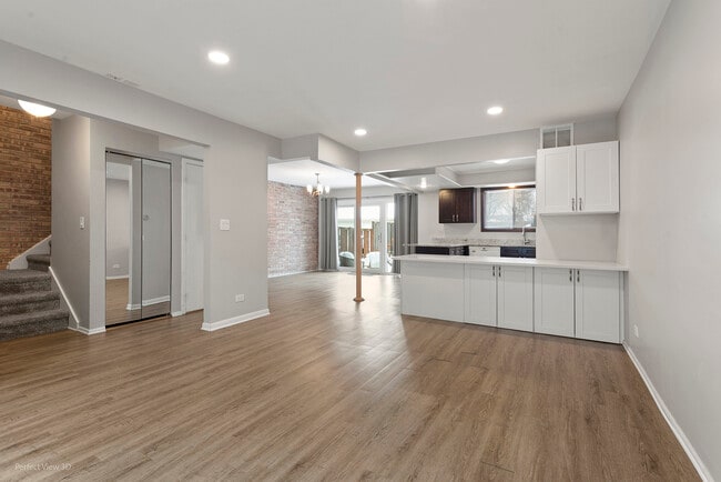 Building Photo - 1750 Henley St