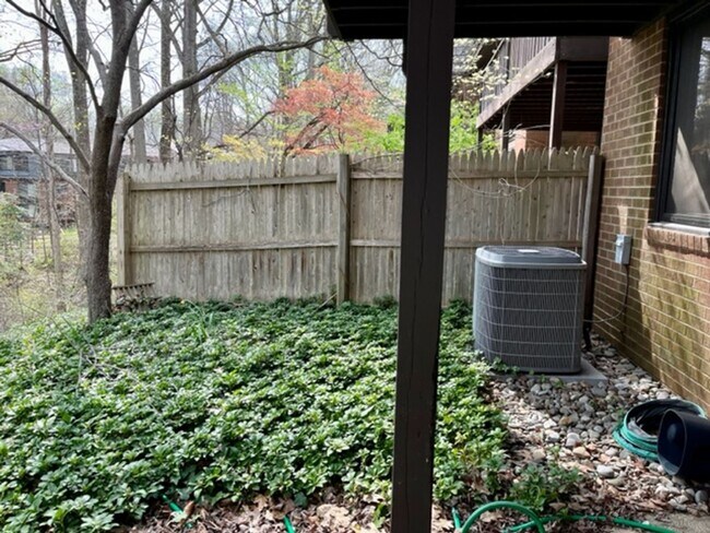 Building Photo - Excellent Potomac neighborhood!