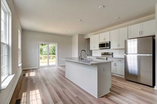 Building Photo - 301 Northfield Hts Ln