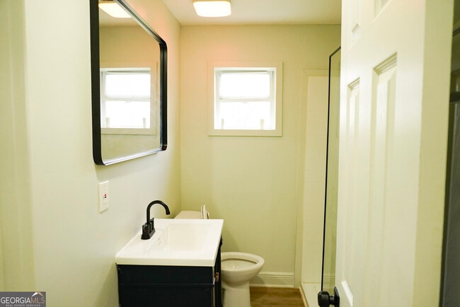 Building Photo - 1875 Dunlap Ave