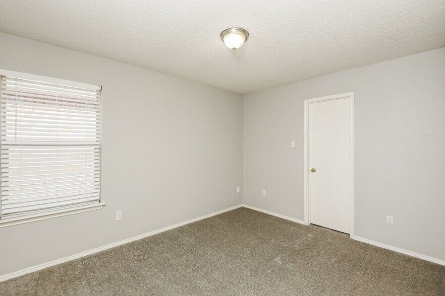 Building Photo - 7948 Meadow View Tr