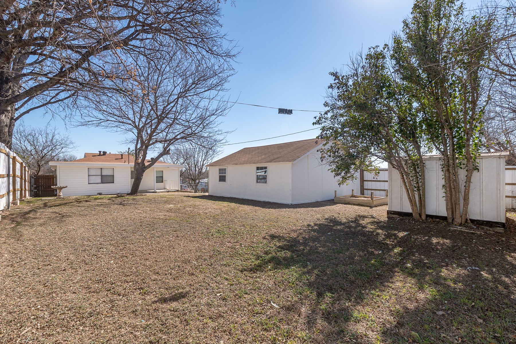 Large Back yard with Shed & Garage/workshop - 1733 Melba Ct