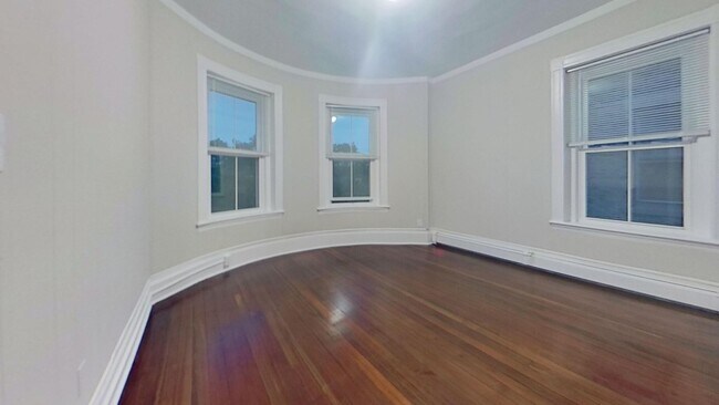 Building Photo - Cambridge St 4 Bed