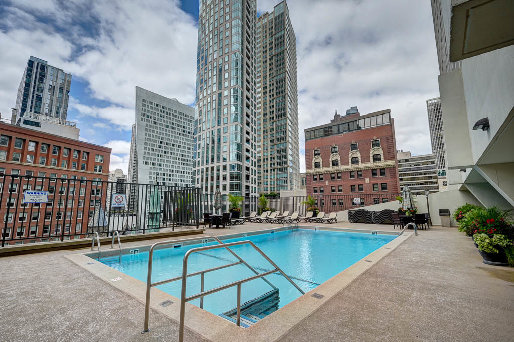 Building Photo - 111 E Chestnut St