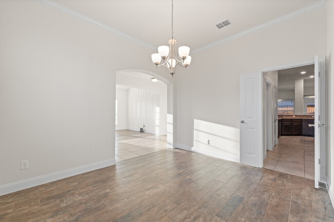 Building Photo - 105 Live Oak Dr