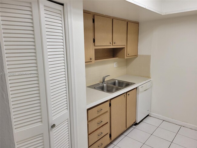 Building Photo - 7101 NW 24th St