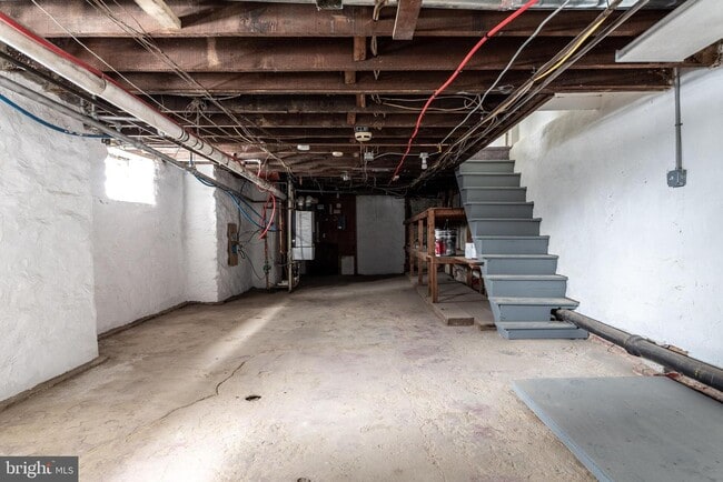 Building Photo - 830 Montgomery Ave
