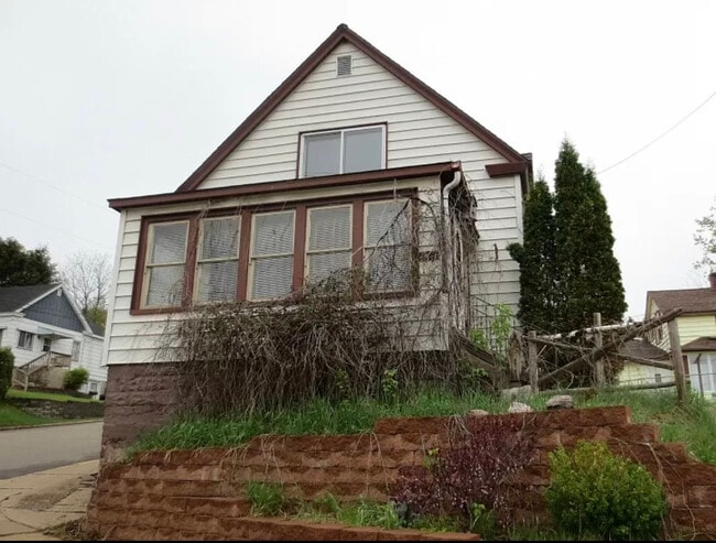 Primary Photo - 105 Hill St