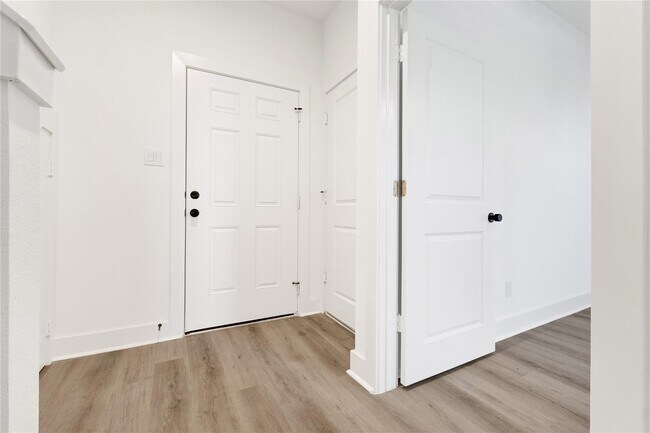 Building Photo - 3238 Frying Pan Place