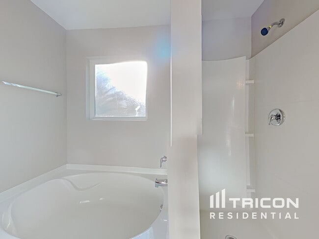 Building Photo - 3650 Lebella Ln