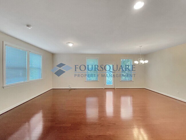 Building Photo - Spacious End-Unit Townhome with 2-Car Garage & Private Patio – Near Beaver Creek & Downtown Apex