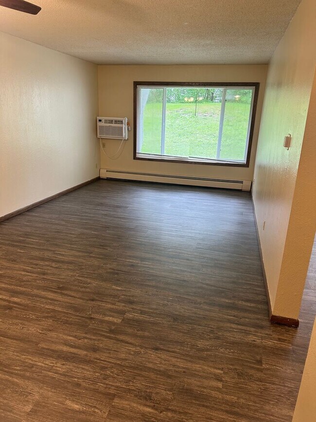 Building Photo - One Bedroom