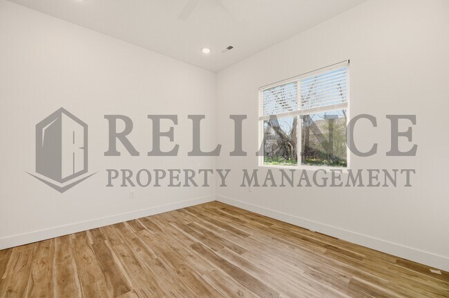 Building Photo - 701 Elmwood St