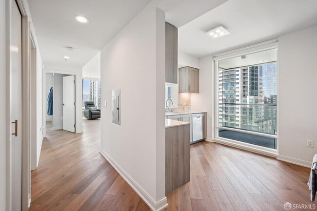 Building Photo - 401 Harrison St