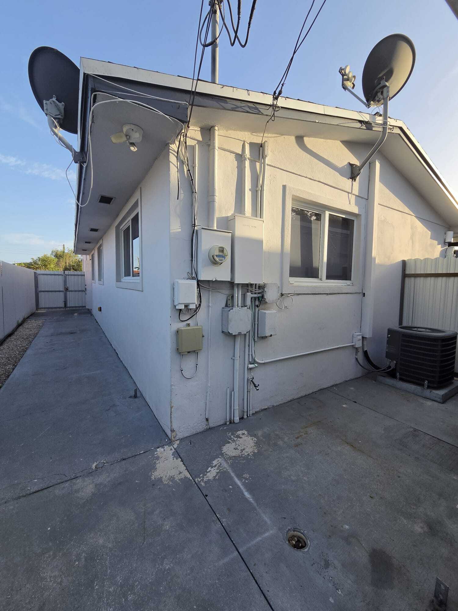 Building Photo - 3191 NW 18th St