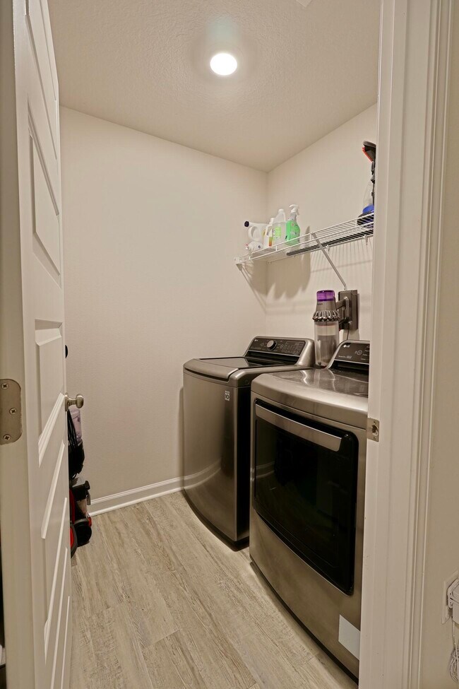 Building Photo - 8604 Tarsus Dr