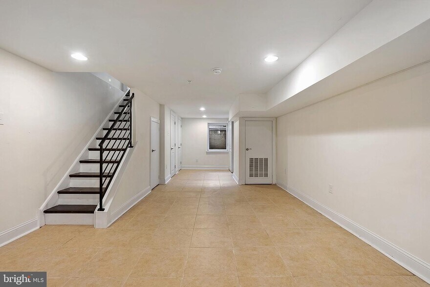 Building Photo - 1347 S 20th St
