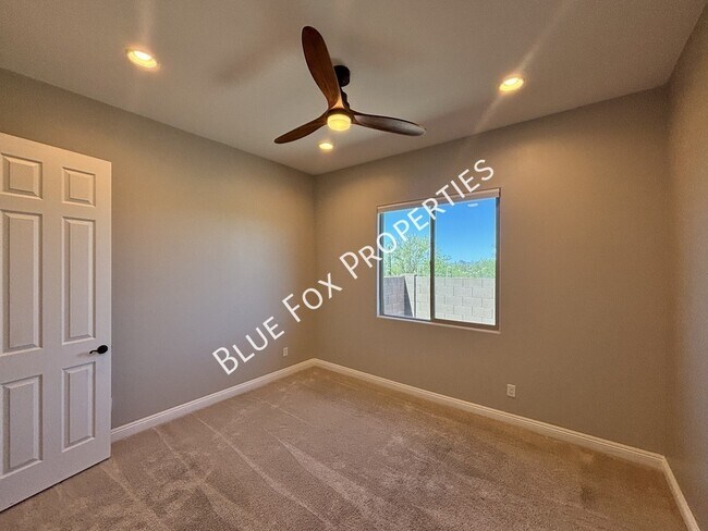 Building Photo - 11583 N Big Star Trail