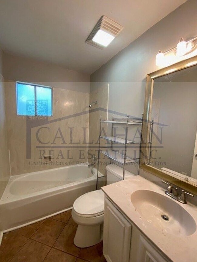 Building Photo - NLR 2 Bedroom Home