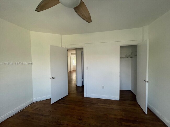 Building Photo - 6941 Bay Dr