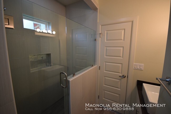 Building Photo - Medical Ridge Apartments