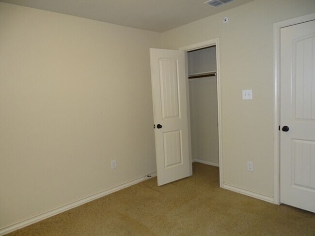 Building Photo - 6619 Arancione Ave