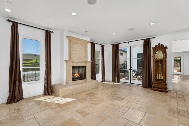 Building Photo - 26509 Via Sacramento